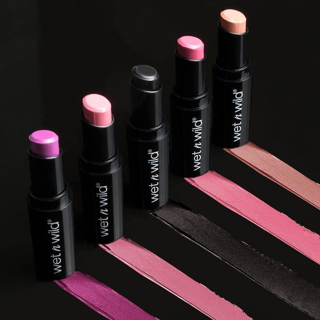 wet n wild Silk Finish Lipstick, Hydrating Rich Buildable Lip Color, Formulated with Vitamins A,E, & Macadamia for Ultimate Hydration, Cruelty-Free & Vegan – Hot Red(Java)