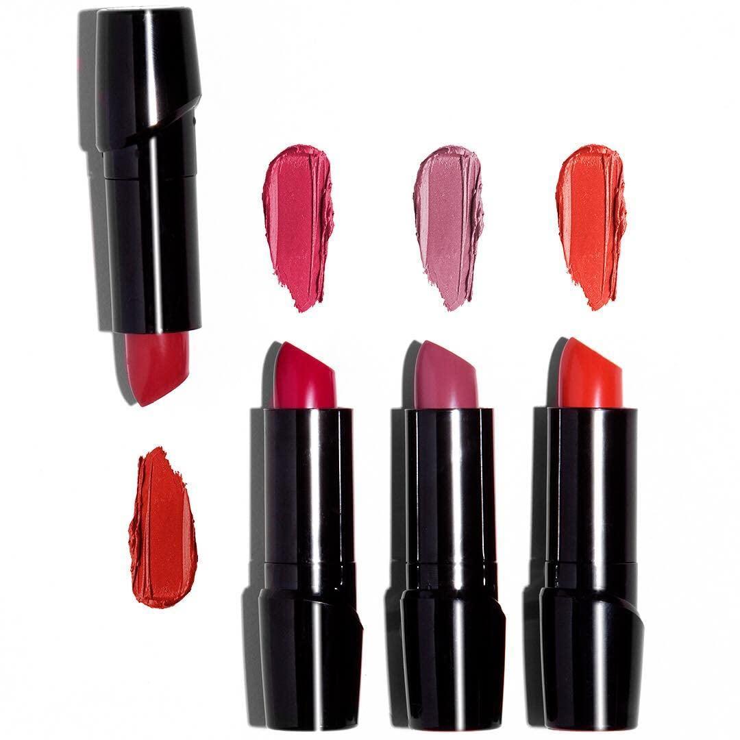 wet n wild Silk Finish Lipstick, Hydrating Rich Buildable Lip Color, Formulated with Vitamins A,E, & Macadamia for Ultimate Hydration, Cruelty-Free & Vegan – Hot Red(Light Berry Frost)