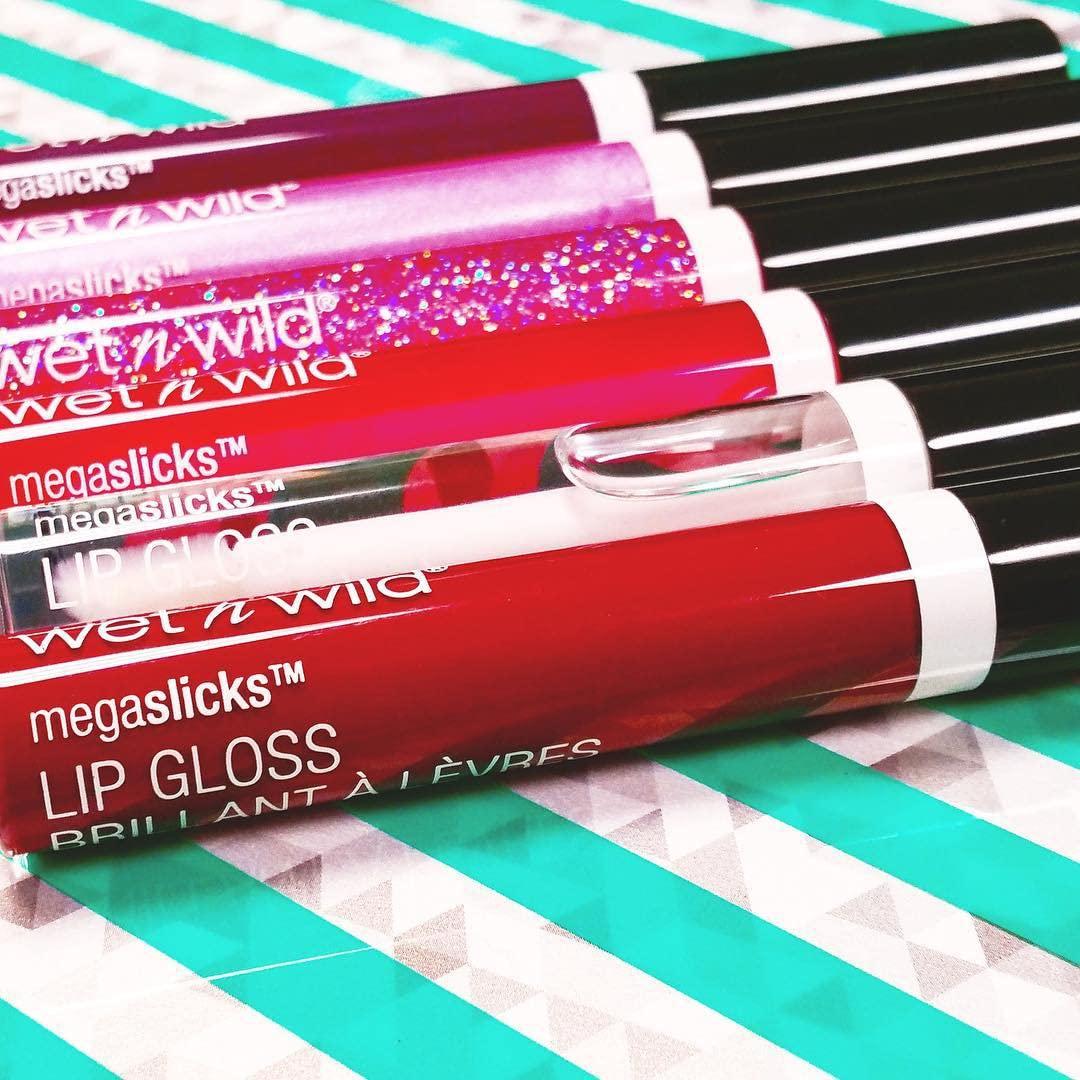 wet n wild MegaSlicks Lip Gloss, Ultra-Glossy, Vitamin-E Enriched, Ultra-Gloss High Shine Moisturizing, Cruelty-Free & Vegan – Berried Treasure(Carded)(Cotton Candy)