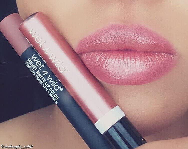 wet n wild MegaSlicks Lip Gloss, Ultra-Glossy, Vitamin-E Enriched, Ultra-Gloss High Shine Moisturizing, Cruelty-Free & Vegan – Berried Treasure(Carded)(Bronze Berry)