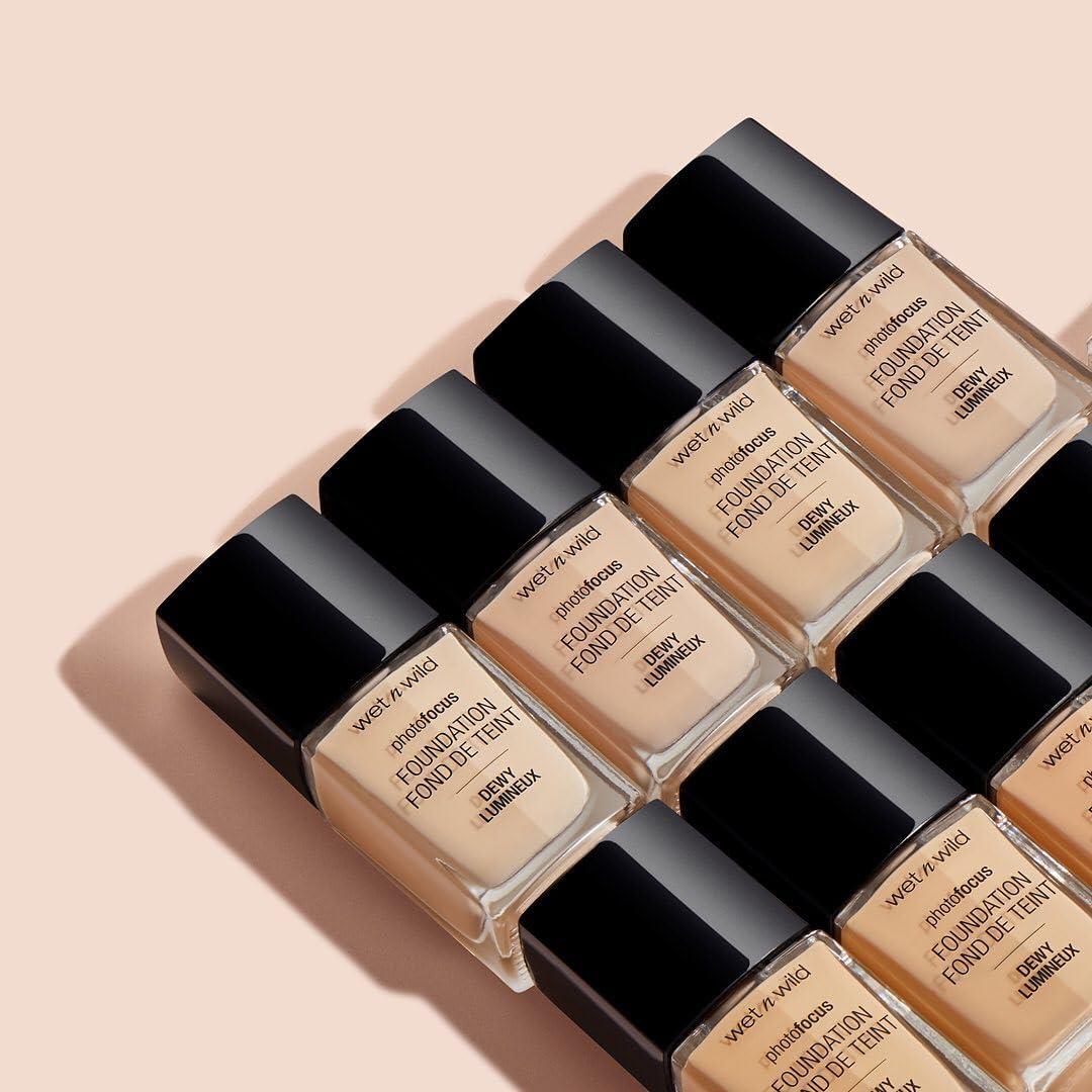 wet n wild Photo Focus Dewy Liquid Foundation Makeup, Soft Beige (Packaging May vary)(Soft Beige)