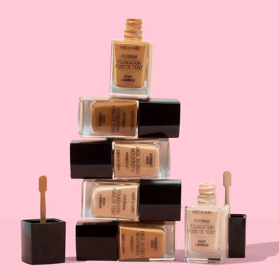 wet n wild Photo Focus Dewy Liquid Foundation Makeup, Soft Beige (Packaging May vary)(Golden Beige)