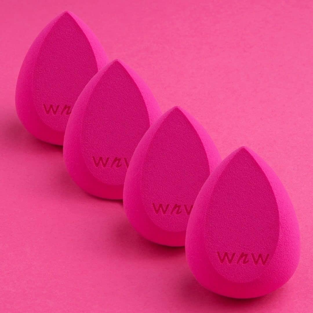wet n wild Makeup Sponge – Low Product Absorption for Streak-Free Application, Effortless Blending Beauty for a Smooth Professional Looking Finish, Cruelty-Free & Vegan-Microfiber(Pink)